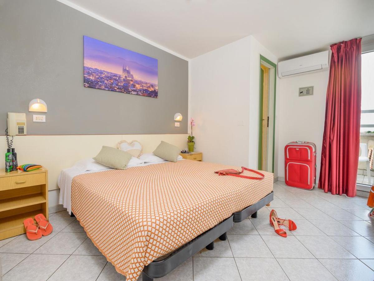 Hotel City 米萨诺阿德里亚蒂科 外观 照片