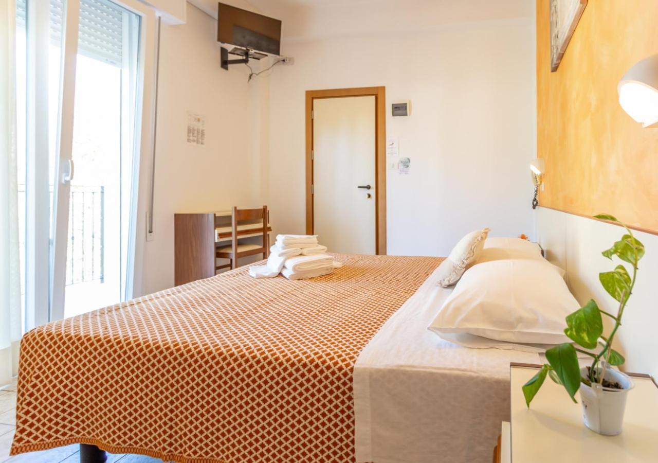 Hotel City 米萨诺阿德里亚蒂科 外观 照片